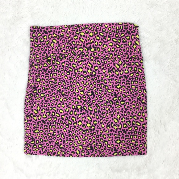 Ultra Teeze Dresses & Skirts - NWT Ultra Teeze hot pink leopard skirt